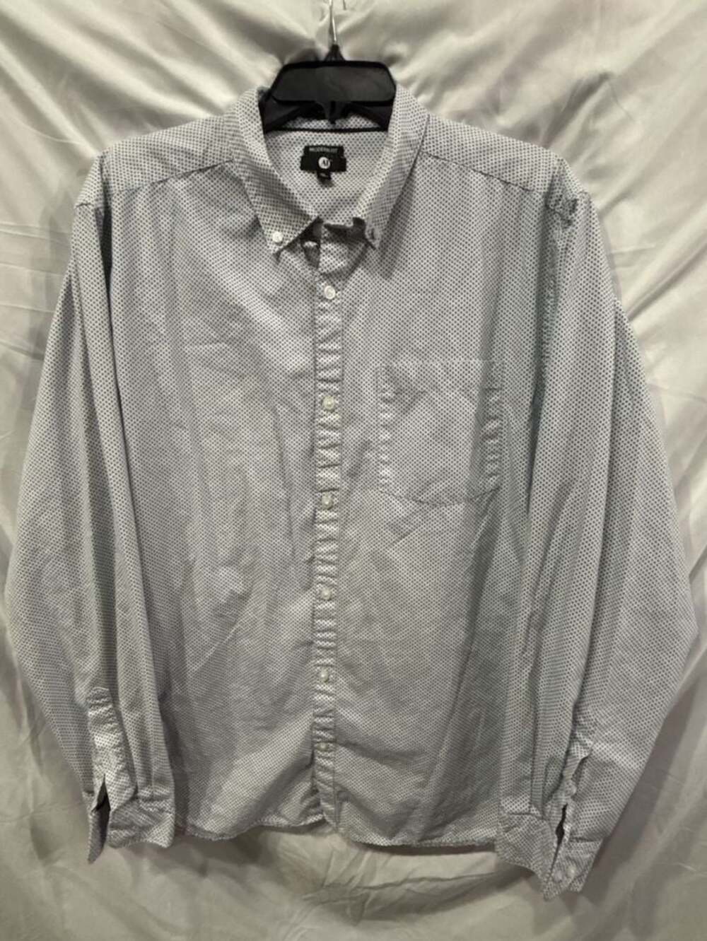 A&I Modern Fit Men's Long Sleeve Button Down Shirt white and blue XL